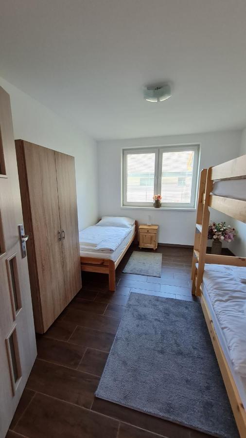 Kajula Lägenhet Bešeňová Exteriör bild