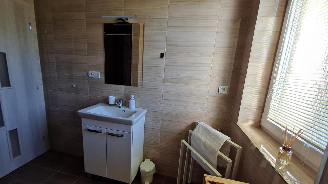Kajula Lägenhet Bešeňová Exteriör bild