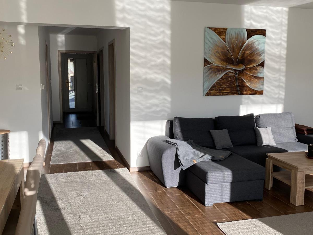 Kajula Lägenhet Bešeňová Exteriör bild
