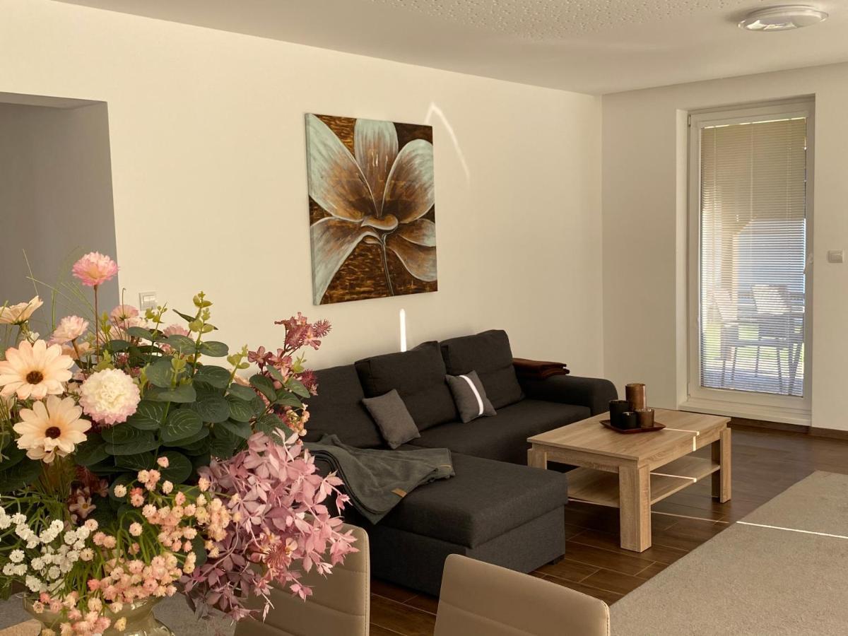 Kajula Lägenhet Bešeňová Exteriör bild