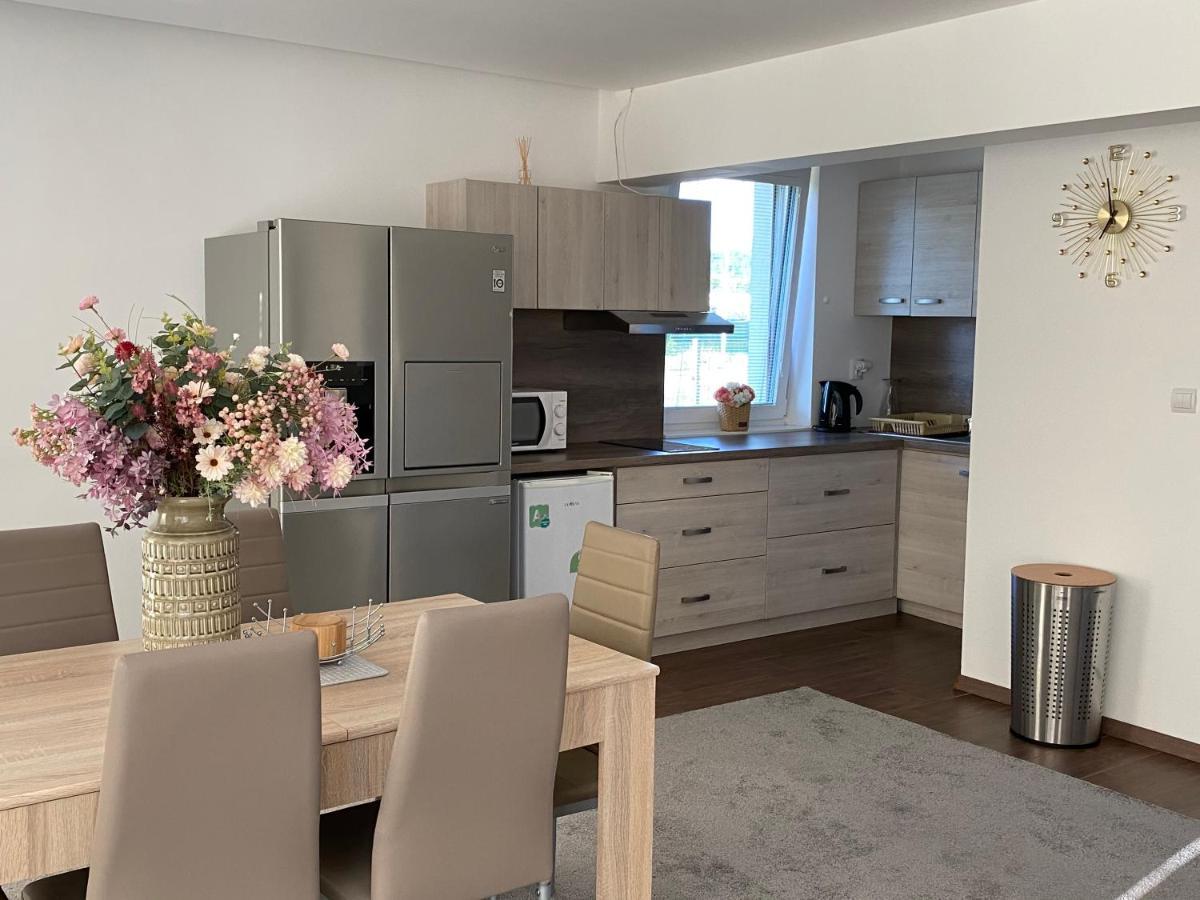 Kajula Lägenhet Bešeňová Exteriör bild