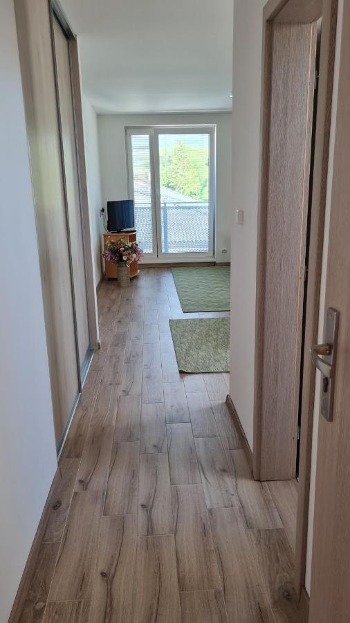 Kajula Lägenhet Bešeňová Exteriör bild