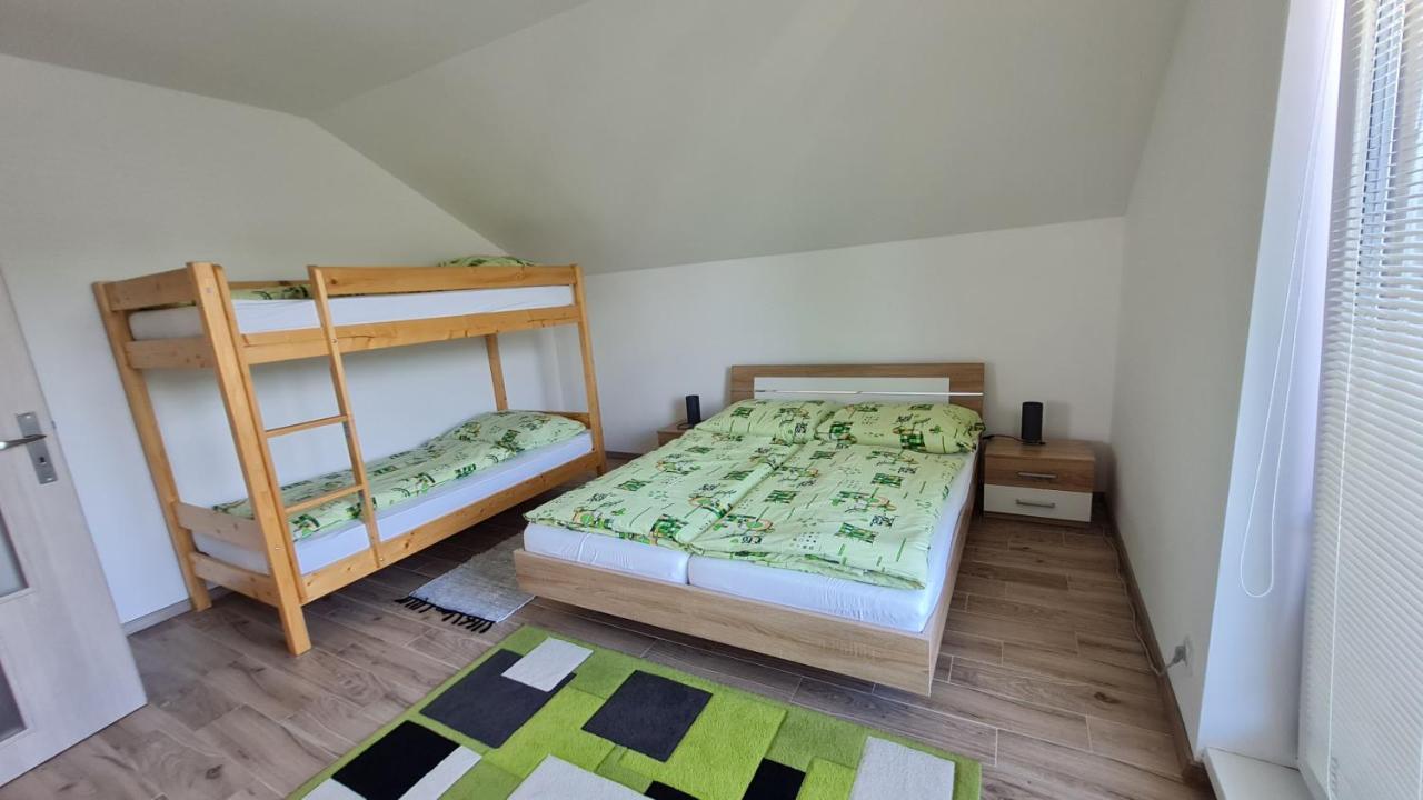 Kajula Lägenhet Bešeňová Exteriör bild